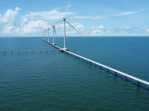 Cầu dẫn dài 17 km giữa biển Cà Mau: Điểm check-in độc đáo ngắm cánh đồng điện gió ngoài khơi