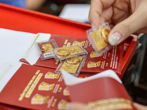 Giá vàng hôm nay (11/8): Vàng nhẫn DOJI giảm 1 triệu đồng/lượng, vàng thế giới bật tăng mạnh