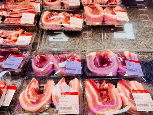 Giá heo hơi hôm nay 17/8: Giảm 2.000 - 3.000 đồng/kg, áp sát mốc 55.000 đồng/kg