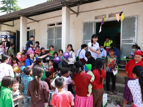 Lan tỏa yêu thương từ chương trình an sinh xã hội nơi cổng trời Má Pắng