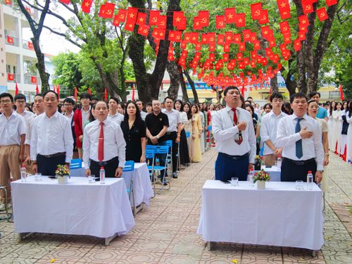 Từng bừng khai giảng năm học mới: Dấu ấn rạng rỡ từ mái trường Nguyễn Gia Thiều (Hà Nội)
