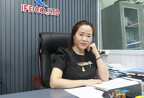 Nữ doanh nhân Lưu Thị Luyện và hành trình xây dựng thương hiệu may mặc IFE