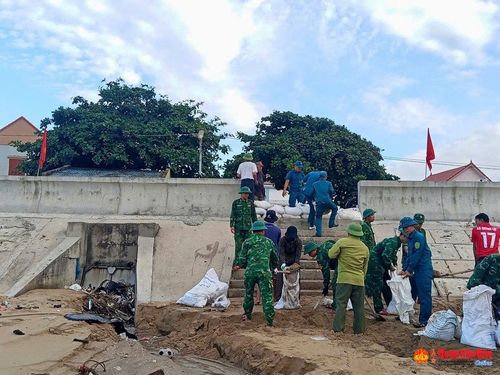 Thủ tướng lập Ban Chỉ đạo tiền phương, chủ trì cuộc họp ứng phó bão số 5 tại Nghệ An