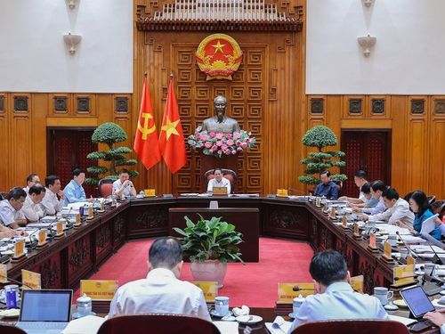 Thủ tướng: Tiếp tục đổi mới tư duy, cách làm trong đầu tư công, tập trung cho các dự án 