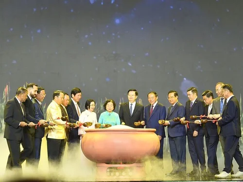 Rực rỡ 'Đêm Việt Nam' - Nơi 'Dòng chảy tinh hoa' hội tụ