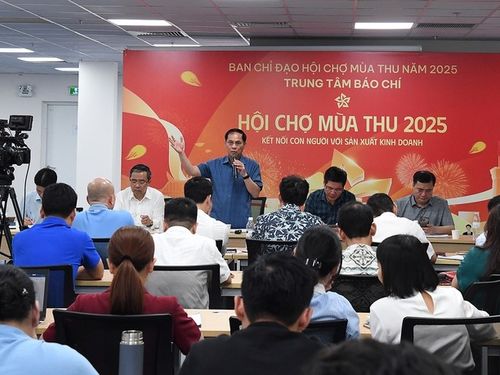 Đẩy nhanh tiến độ thi công các gian hàng Hội chợ Mùa thu