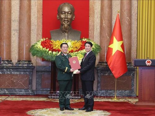 Trao quyết định bổ nhiệm Chủ nhiệm Tổng cục Chính trị và thăng quân hàm Đại tướng, Thượng tướng
