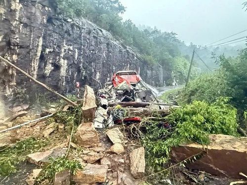 Sạt lở nghiêm trọng ở đèo Khánh Lê, 6 người tử vong, nhiều người bị thương