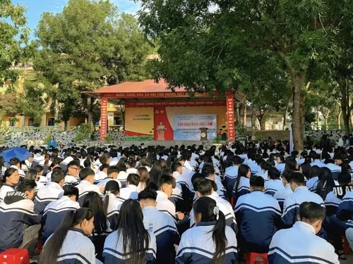 Trung tâm Dịch vụ việc làm Thanh Hóa tổ chức Sàn giao dịch việc làm, mở rộng cơ hội hướng nghiệp cho học sinh THPT