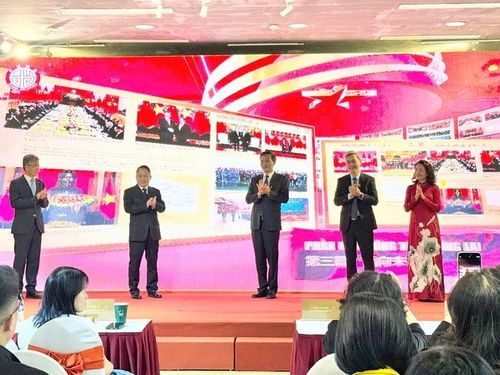 Triển lãm 'Hợp tác hữu nghị Việt Nam - Trung Quốc từ tài liệu lưu trữ'