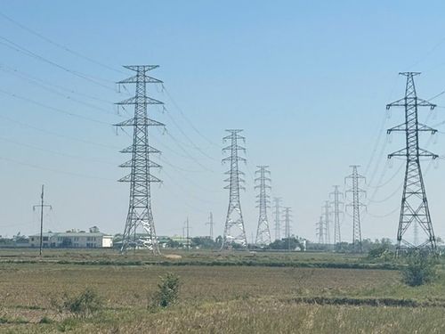 Đóng điện đường dây 220kV Đô Lương – Nam Cấm