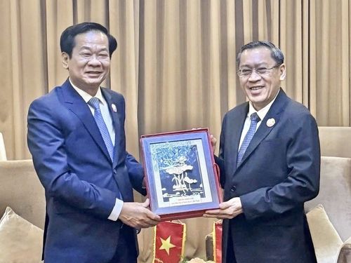 Việt Nam - Lào tăng cường hợp tác trong lĩnh vực lao động và người có công