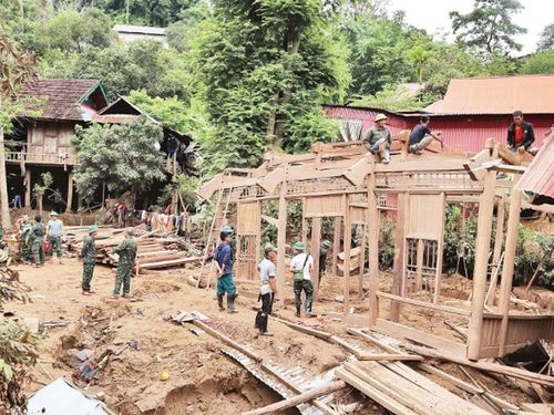 Thủ tướng yêu cầu tập trung khắc phục cơ sở hạ tầng, khôi phục sản xuất kinh doanh sau bão lũ tại khu vực Trung Bộ