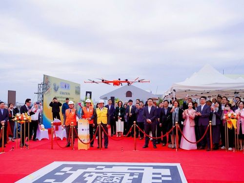 Chính thức thí điểm ứng dụng UAV vận chuyển vật tư y tế