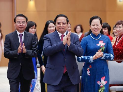 Thủ tướng: Phụ nữ Việt Nam vượt qua chính mình, trở thành lực lượng nòng cốt, nhân tố kiến tạo tiến trình đổi mới và phát triển