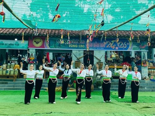 ‘Tết bản làng’ tại Làng Văn hóa - Du lịch các dân tộc Việt Nam