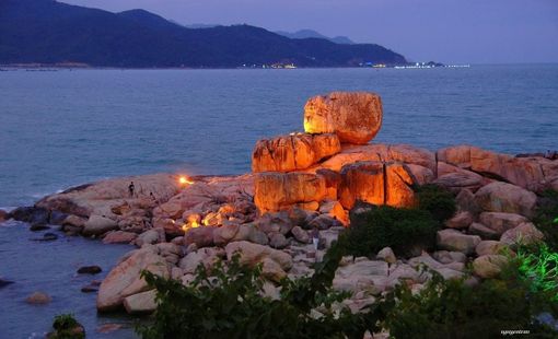 Hòn Chồng Nha Trang – Dấu ấn thiên nhiên giữa lòng phố biển
