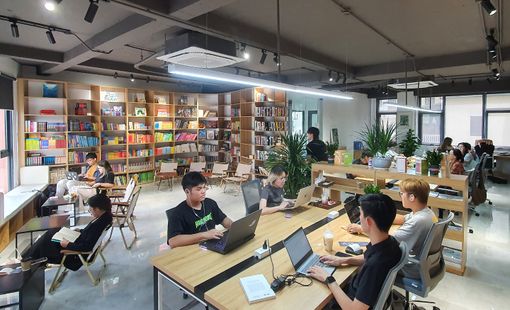 Ánh đèn thư viện đêm: Không gian học tập mới của giới trẻ thành thị