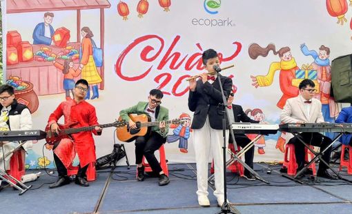 TIẾNG SÁO TỪ BÓNG TỐI, TIẾNG ĐỜI TỪ NGHỊ LỰC: Cậu bé khiếm thị Trần Đình Vinh Quang và hành trình bước tới ánh sáng bằng âm nhạc
