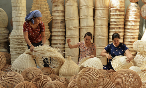 Làng nghề truyền thống: Giữ nghề hay phải công nghiệp hóa để tồn tại?