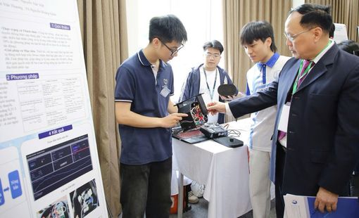 STEM “tăng nhiệt” mùa tuyển sinh đại học 2026: Chính sách học bổng “hút” người học