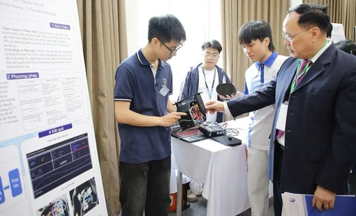 STEM “tăng nhiệt” mùa tuyển sinh đại học 2026: Chính sách học bổng “hút” người học