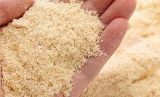 Mùn cưa từ làng nghề mộc đang được bán cho ai?