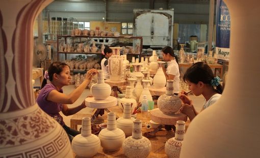 Làng có nghề nhưng thiếu người: Lao động mùa vụ đang buộc sản xuất nông thôn đổi cách làm