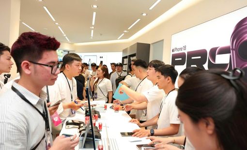 iPhone 18 Pro chính thức mở bán tại Việt Nam, hàng nghìn người xếp hàng nhận máy