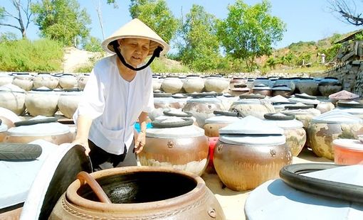 Nghề truyền thống cần người trẻ: Ai sẽ giữ lửa và đưa nghề đi xa?