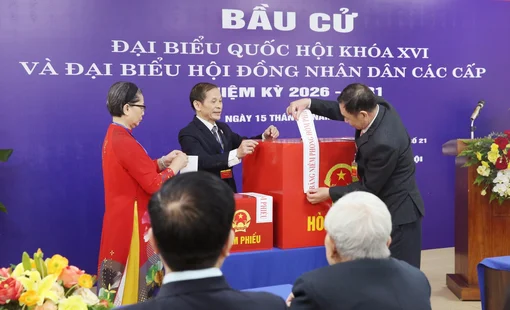 Chùm ảnh: Nhân dân Thủ đô hân hoan thực hiện quyền, nghĩa vụ trong ngày bầu cử