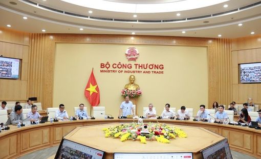 Tháo gỡ rào cản cho cơ chế mua bán điện trực tiếp và phát triển năng lượng tái tạo
