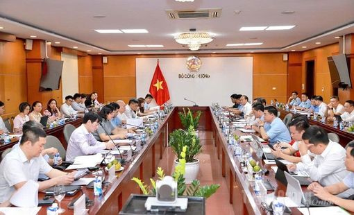 Thương mại biên giới: Tiềm năng lớn, thách thức nhiều