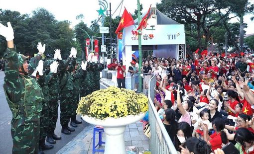 TH true MILK thức xuyên đêm 1/9 tặng sữa, nước cho người dân và các chiến sĩ