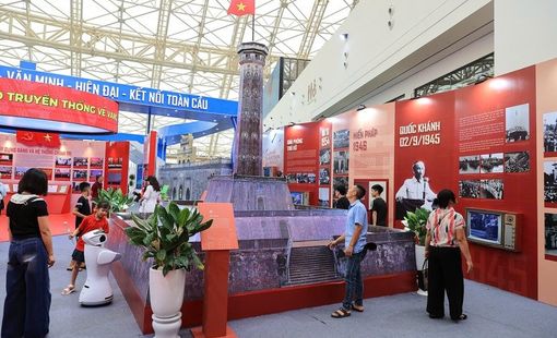 Trải nghiệm công nghệ thực tế ảo 'hút' khách tham quan tại khu vực triển lãm của Quân đội