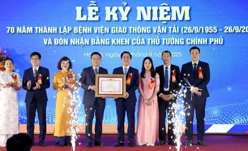 Bệnh viện GTVT nhận Bằng khen của Thủ tướng về ứng dụng phương pháp tán sỏi thận