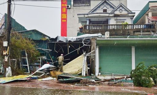Thủ tướng chỉ đạo khẩn trương khắc phục hậu quả bão số 10 và mưa lũ