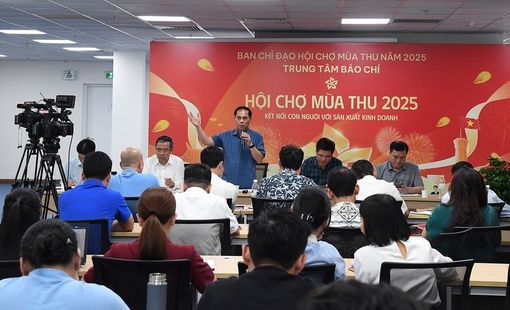 Đẩy nhanh tiến độ thi công các gian hàng Hội chợ Mùa thu