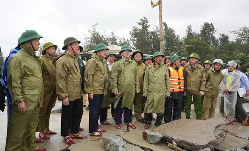 Lãnh đạo TP. Huế kiểm tra, chỉ đạo sơ tán người dân tại vùng nguy cơ sạt lở cao