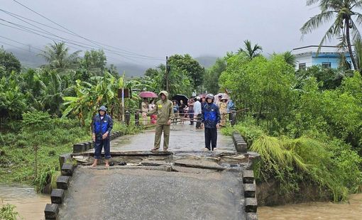 Huy động tổng lực khắc phục hậu quả mưa lũ; ứng phó bão KALMAEGI đang hướng vào Biển Đông