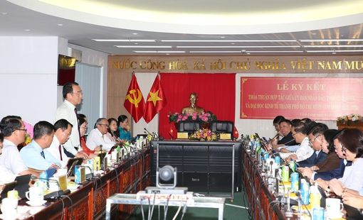Vĩnh Long 'bắt tay' Đại học Kinh tế TPHCM: Hợp lực tri thức, mở hướng phát triển vùng