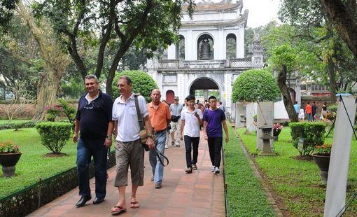 Hơn 1,7 triệu lượt khách quốc tế đến Việt Nam trong tháng 10/2025