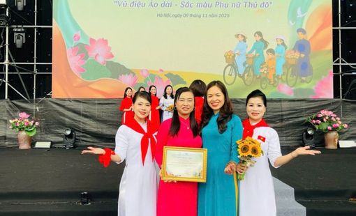 Phụ nữ Ngọc Chi mang “hơi thở làng quê” đến Lễ hội Áo dài Hà Nội