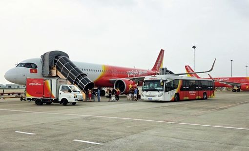 Tỷ lệ đúng giờ tăng mạnh tại Tân Sơn Nhất sau khi Vietjet tự phục vụ mặt đất, tạo đà cho cao điểm cuối năm