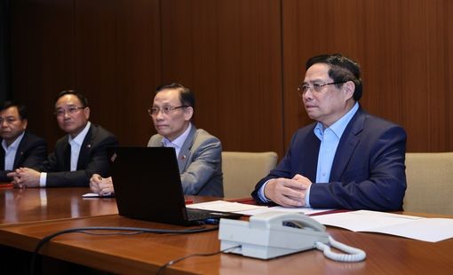 Thủ tướng: Huy động mọi lực lượng, bằng mọi cách cứu người trong mưa lũ
