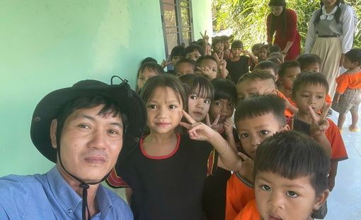 Tấm lòng người thầy và những nụ cười sau con dốc