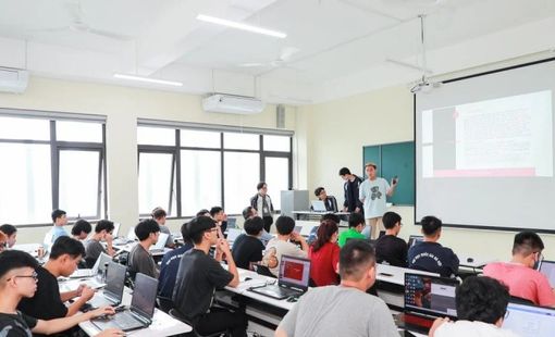Đào tạo từ xa ngành Ngôn ngữ: Xu hướng mới trong giáo dục đại học và chiến lược của Trường Đại học Thành Đông