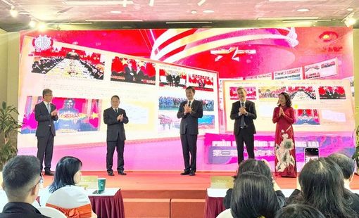 Triển lãm 'Hợp tác hữu nghị Việt Nam - Trung Quốc từ tài liệu lưu trữ'