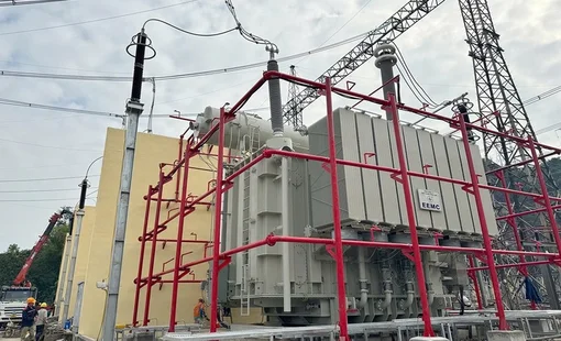 Đóng điện dự án Nâng công suất trạm biến áp 500 kV Hòa Bình