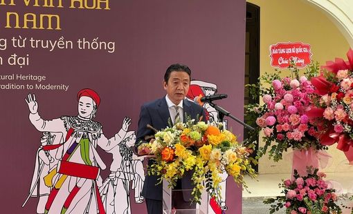 Khai mạc Trưng bày ‘Di sản văn hóa Việt Nam - Sức sống từ truyền thống đến hiện đại’